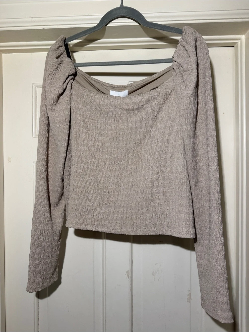 H&M Textured Puff-Sleeve Long Sleeve Crop Top in Taupe